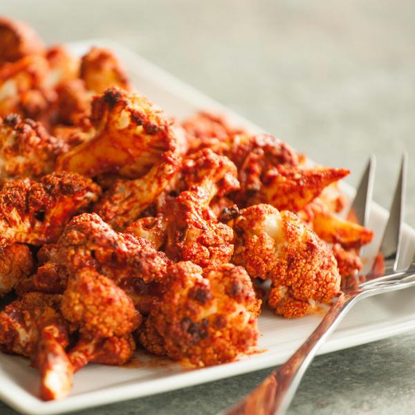 Surprise your tailgating friends with these #vegan Buffalo Cauliflower Bites: bit.ly/1xqiNXC #GreatTailgate