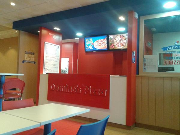 vane_vvf's tweet photo. Una de Domino's pizza con @Victorete12 http://t.co/23jcpcI6XL