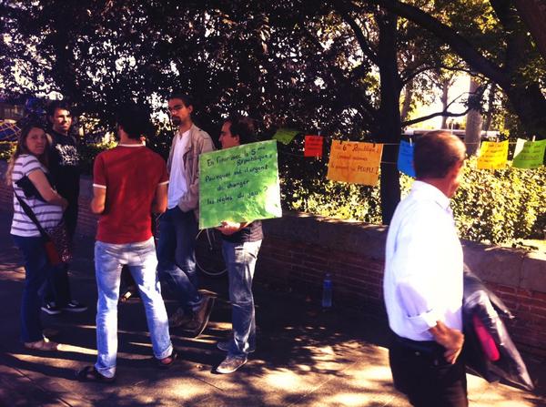 LePG31's tweet photo. Le #PG31 donne la parole aux citoyen-ne-s ! Porteur de parole à #Toulouse sur la #6eRepublique :) @LePG @M6Rep http://t.co/mCEq7NLDSL