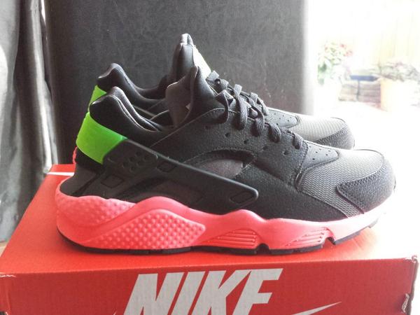 lawlyn78's tweet photo. Amazing quality.  Thanks for the headsup! @SneakerDealsGB #hurarache hyper punch http://t.co/8n2a11XmXi
