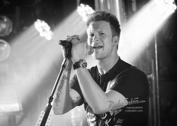 rudyphoto's tweet photo. .@FLAGALine Mtn. View Ca tonight with @Jason_Aldean http://t.co/zaAehmfpto
