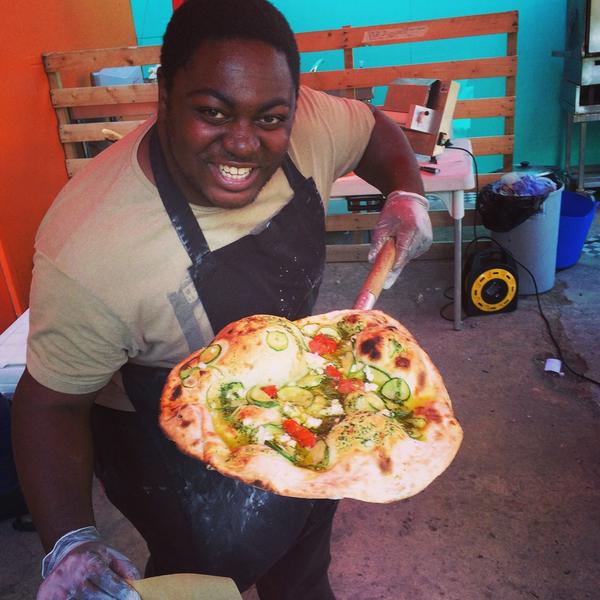 WellKneadedFood's tweet photo. @thedoodlebar from 1-9.30 today for all of your woodfired sourdough needs #cobblelanecured #peperone #firebread http://t.co/GmxHMAihxc