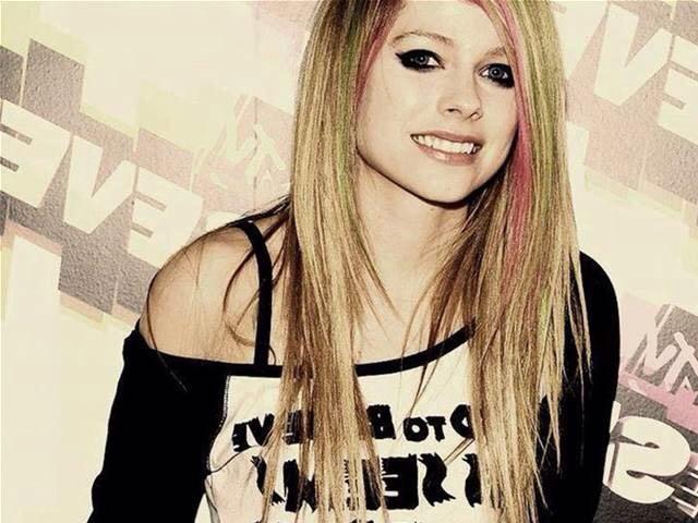 Happy birthday Avril Lavigne!
you changed my life
I think that youre the best singer.
I hope your happy
I love you 