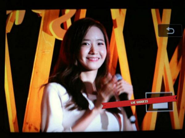 [PIC][27-09-2014]YoonA tham dự sự kiện “Innisfree PLAY GREEN Festival 2014” tại Seocho Culture & Arts Park vào chiều nay ByiIC5ACUAA_6Ax