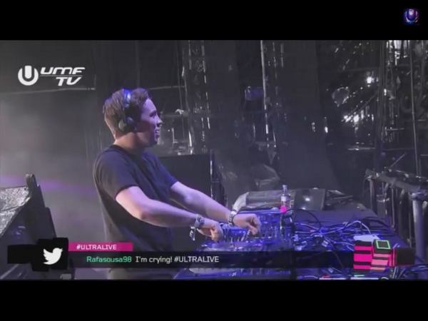 EDMWorld_'s tweet photo. THE ONE AND ONLY @HARDWELL http://t.co/hZcH1FamOc