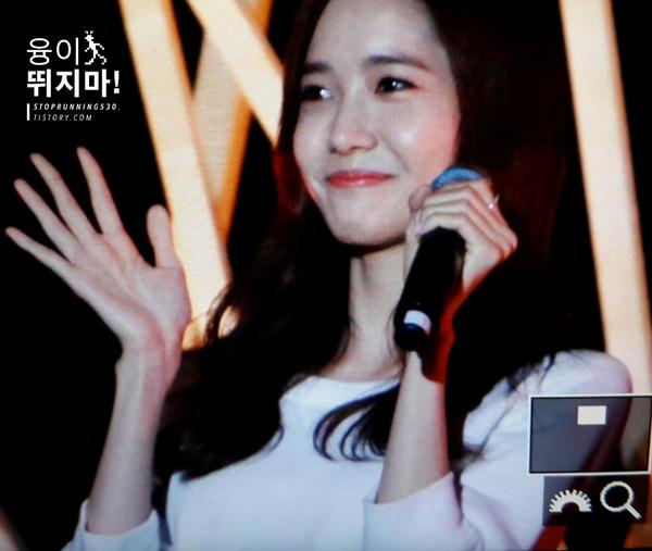 [PIC][27-09-2014]YoonA tham dự sự kiện “Innisfree PLAY GREEN Festival 2014” tại Seocho Culture & Arts Park vào chiều nay ByiMrqICcAEEdv7