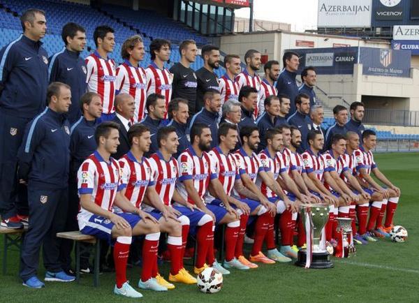 Atleti_VAVEL's tweet photo. El Atlético de Madrid se hizo la foto oficial de la temporada http://t.co/lGcpHVlVQS por Víctor Molina Pozo http://t.co/rZmNDP4XwC