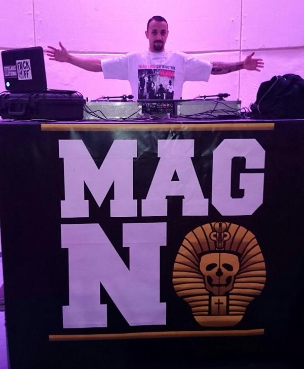 MagicMagnoOFC's tweet photo. @djspicher ya está preparándose para el concierto en SHOKO de hoy!!!! 👌👏 http://t.co/RHfCBOmBdi