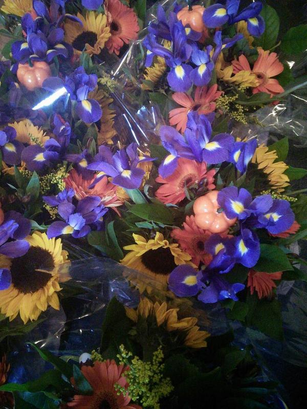 CGIGirlGuides's tweet photo. Flowers all ready for the ceremony &amp; participants. #cca2014 http://t.co/Dm4SkL0HcP