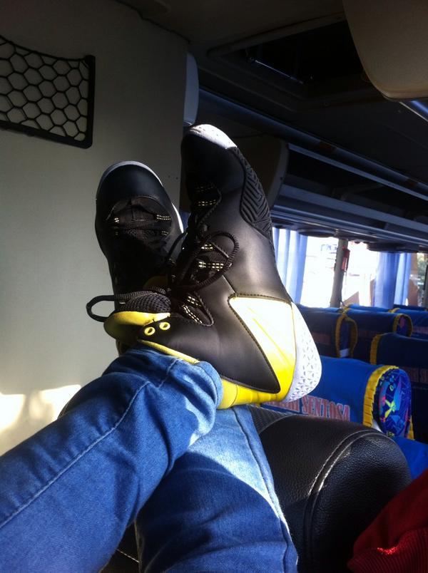 FlowerQStore's tweet image. minat? sepatu basket league uk39 baru dipakek beberapa kali buat camp doang, beli 275, jual lg 200k free ongkir #sell