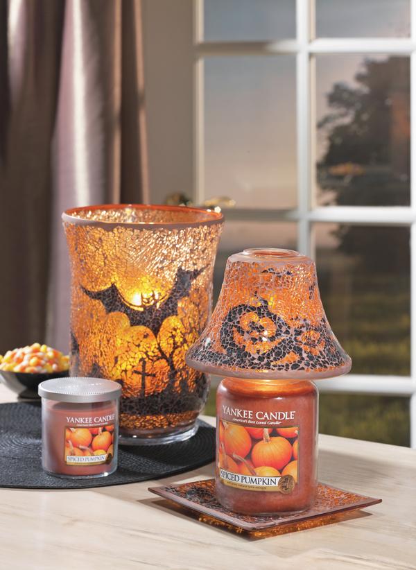 TheYankeeCandle's tweet photo. It's the perfect weekend for pumpkin picking with the family! RT if you'll be having #FallFun this weekend! http://t.co/PAhxcvOZTo