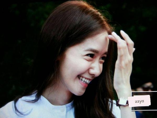 [PIC][27-09-2014]YoonA tham dự sự kiện “Innisfree PLAY GREEN Festival 2014” tại Seocho Culture & Arts Park vào chiều nay ByinFhHCMAA1sVt