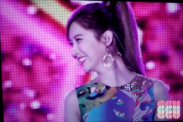 [PIC][27-09-2014]TaeTiSeo biểu diễn tại "MBC Show! Music Core 2014 SKY FESTIVAL K-POP Festival in ICN" vào tối nay  Byioj6RCAAECaFR