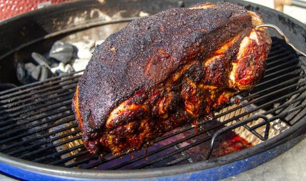 WeberGrills's tweet photo. The best meal takes a day to make and a few minutes to eat: #pulledpork on a #Kettle. http://t.co/xbWZWPkIlx http://t.co/hOEjCWp7b8