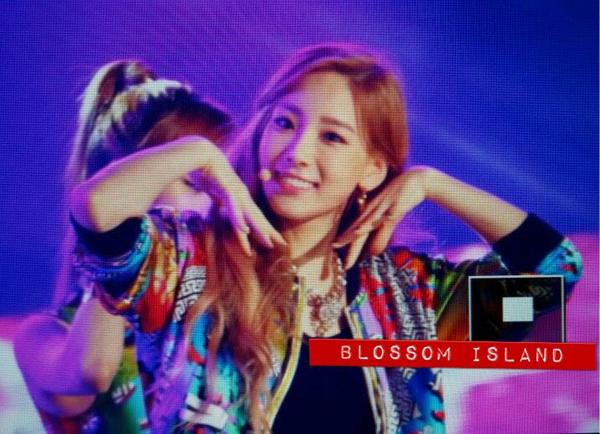 [PIC][27-09-2014]TaeTiSeo biểu diễn tại "MBC Show! Music Core 2014 SKY FESTIVAL K-POP Festival in ICN" vào tối nay  Byirt_zCcAAUgpA