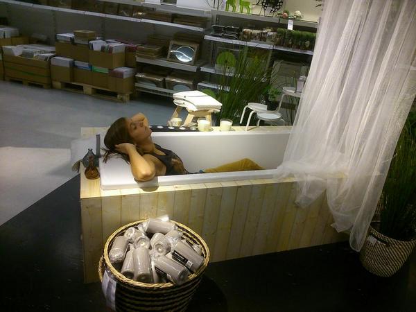 Lurdebs's tweet photo. Momentos IKEA :) @PaulaOPV http://t.co/f9SxNomkyQ
