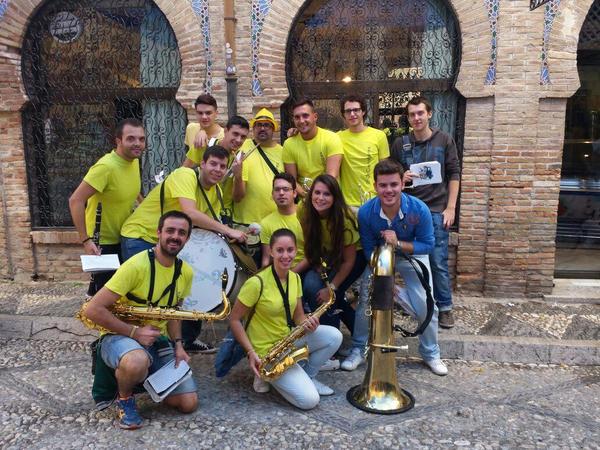 ChCierrabares's tweet photo. Hoy cierrabares en el Albayzin #SanMiguel 😊🍻🎶 http://t.co/MnNEORLio3