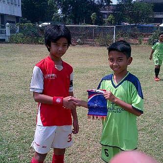 twotouchFA's tweet photo. Terima kasih Tim Arsenal Bdg yg td siang  berkunjung di Lap Soemantri Brodjonegoro, semoga silaturahim terjalin terus http://t.co/aeftSxroXp