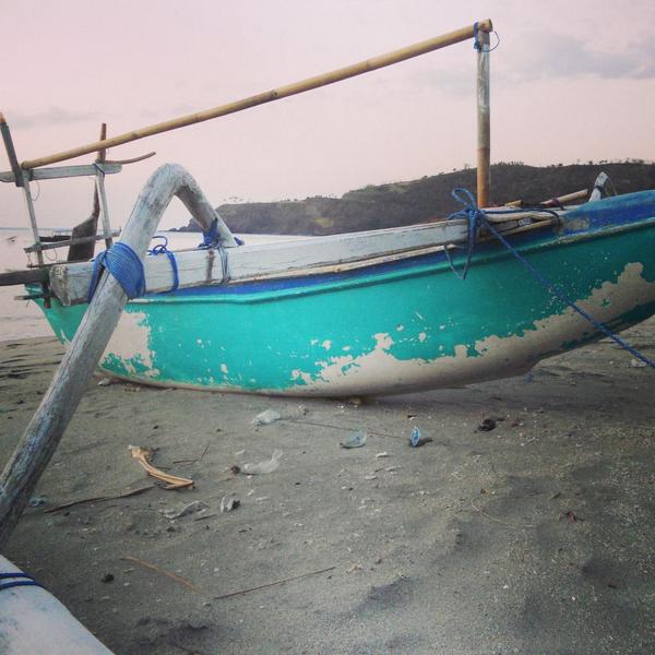 h45tin's tweet image. Kapal traditional nih,,biar kita bisa makan ikan teyuuzzzzz..., #latepost #nipahbeach