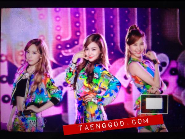 [PIC][27-09-2014]TaeTiSeo biểu diễn tại "MBC Show! Music Core 2014 SKY FESTIVAL K-POP Festival in ICN" vào tối nay  - Page 2 Byiy7vxCEAAs3nv