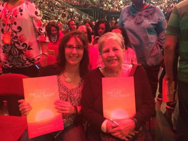 LifeYouWantTour's tweet image. Shout out to our friends @WellsFargo for upgrading their seats! #SmallisHuge #LifeYouWantNJ