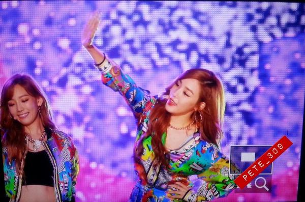 [PIC][27-09-2014]TaeTiSeo biểu diễn tại "MBC Show! Music Core 2014 SKY FESTIVAL K-POP Festival in ICN" vào tối nay  - Page 2 ByizVsFCIAEHl4n