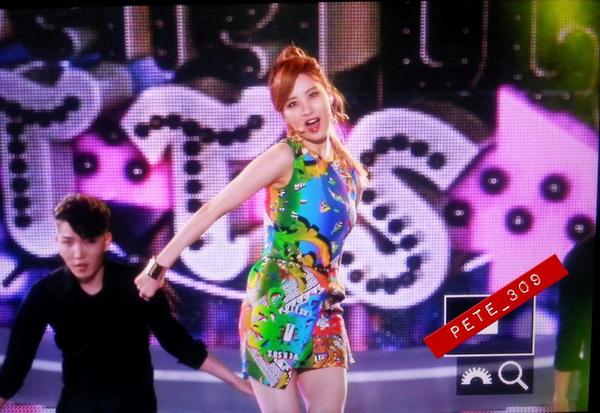 [PIC][27-09-2014]TaeTiSeo biểu diễn tại "MBC Show! Music Core 2014 SKY FESTIVAL K-POP Festival in ICN" vào tối nay  - Page 2 Byizq5GCEAA_y91