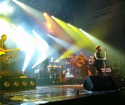 PowerturkFM's tweet photo. Sabancı Üniversitesi OffTown Festival sahnesinde @YALINonline @offtownfestival #offtown2014 #sabanciuni #offtownfest http://t.co/YtoDvJiYom