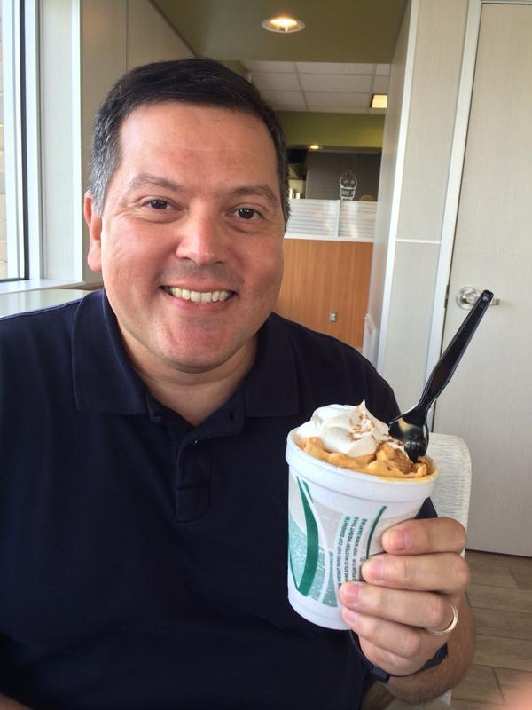 jonwtice's tweet photo. #conepalace Now serving internationally via saltillo,mexico, guest, gerardo villarreal #pumpkincrunch http://t.co/1gZ7UQWwLR