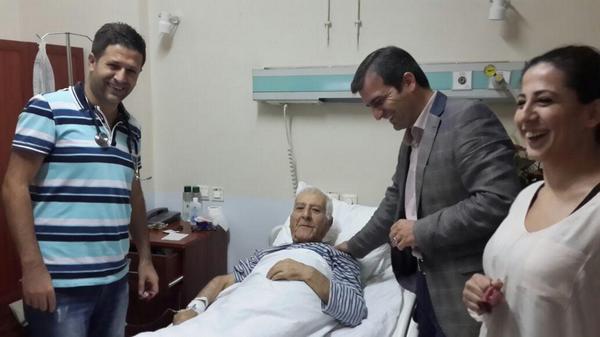 cuneytyemenici's tweet photo. Devlet Hastanemizde yatan hastalarimizi ziyaret edip geçmiş olsun dileklerimizi ilettik. http://t.co/8pTdSHd1fe