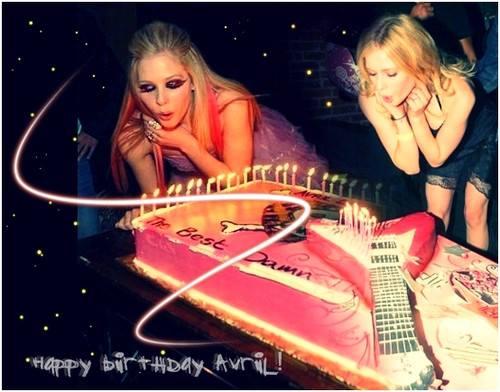 BUT WHO MEETS TODAY ??? 
IF Avril Lavigne 
HAPPY BIRTHDAY # 30 RAMONA 