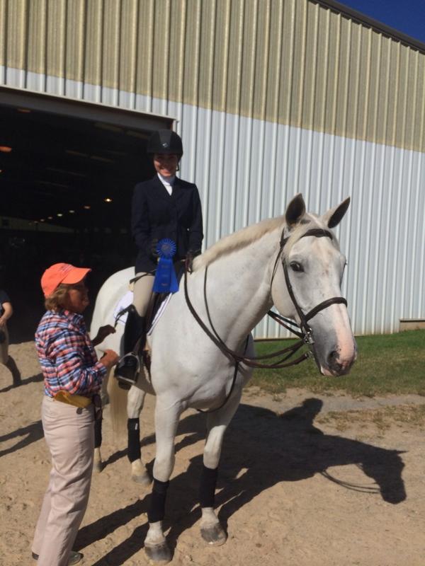 VARidingTeam's tweet photo. First year Alex Indeglia starts out her IHSA career strong with a 1st place in the Open Flat #RideForBlue #GoHoos http://t.co/YzzbPxaFOY