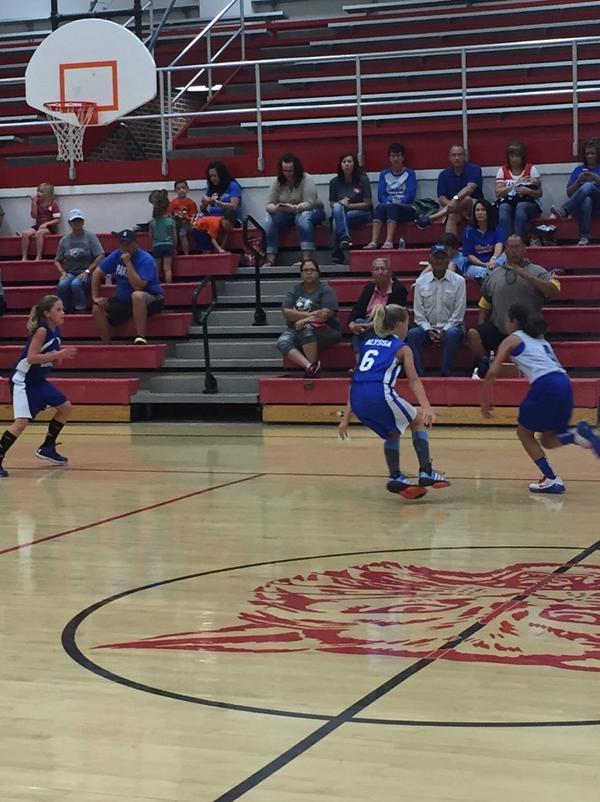 NWBAOK's tweet photo. 4th Girls action between Hammon Lady Warriors and Harrah Lady Panthers. http://t.co/of2NgGca0n