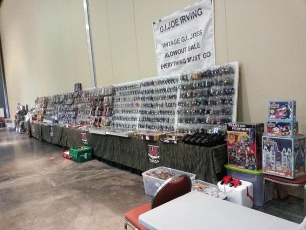 Ultraconofsofl's tweet photo. Ultracons setup at Palmcon http://t.co/0CSU27DMwW