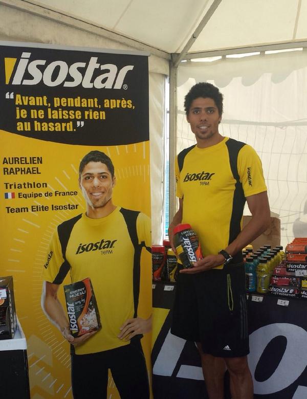 Je recharge les batteries au stand Isostar 😄