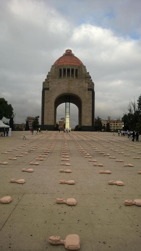 ConsEspRCP's tweet photo. “@rcpmexico: 400 #CPRAnytime de @laerdalmedical http://t.co/WLVD2CW2zu