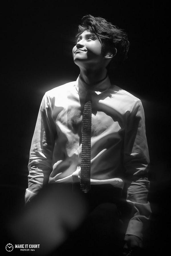 _Ban_Kiss's tweet photo. @GiveOut_b 양요섭 6장 / 컬러 3 흑백 3 / 스티커 유 3 무 3 / 그 중 3개는 이걸로 부탁드려요 http://t.co/ib16tMDIpQ