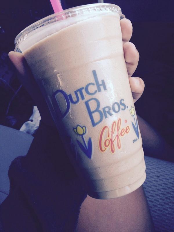 AkanaMichelle's tweet photo. Thanks DB for starting my birthday off so well 😍 you guys are the best 💜#carmelizer @DutchBrosSac http://t.co/lKG2FjwiYa