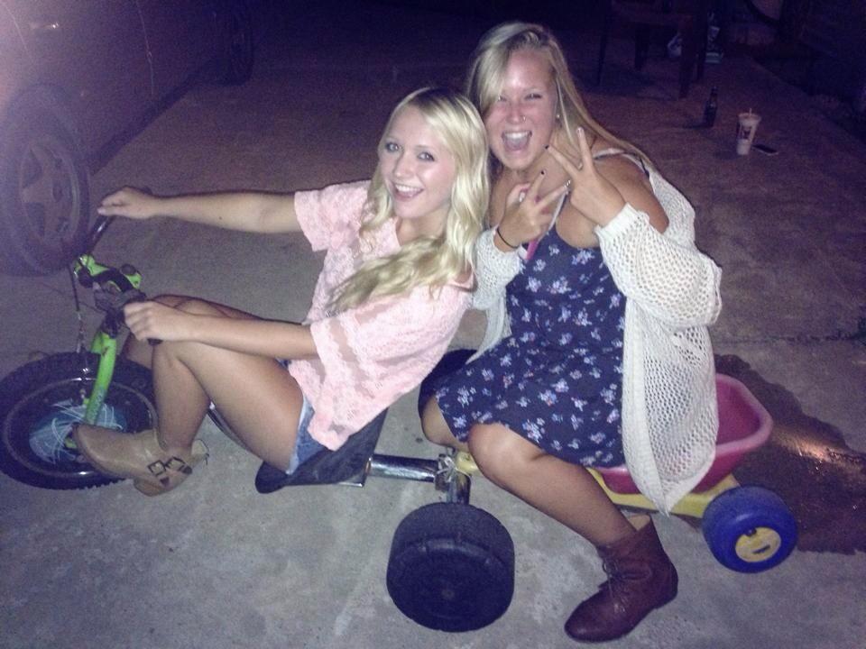 Forever getting Carlys birthday and Hilary Duffs birthday mixed up... Happy birthday Car!   
