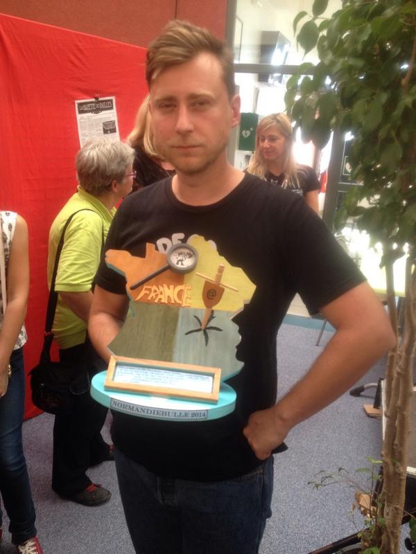 Il était aussi au micro de <a href="/Entrepod/">L'Entrepod</a>, il est lui aussi récompensé: Monsieur Steve Baker! Cc <a href="/bdarnetal/">Normandiebulle 2014</a>