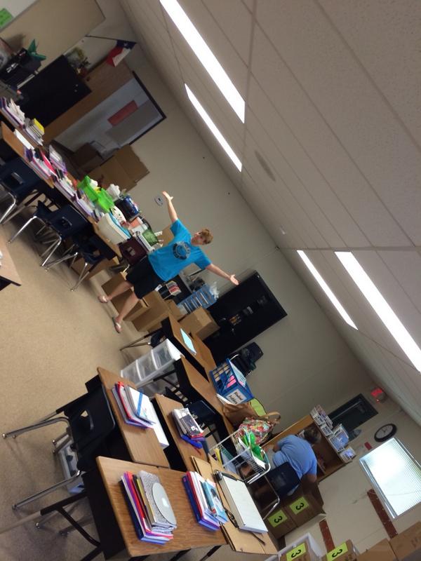 Lacombesclass's tweet image. What do teachers do on weekends? Band together and get stuff done! #weekendmove #fourthgrade #reaganrays