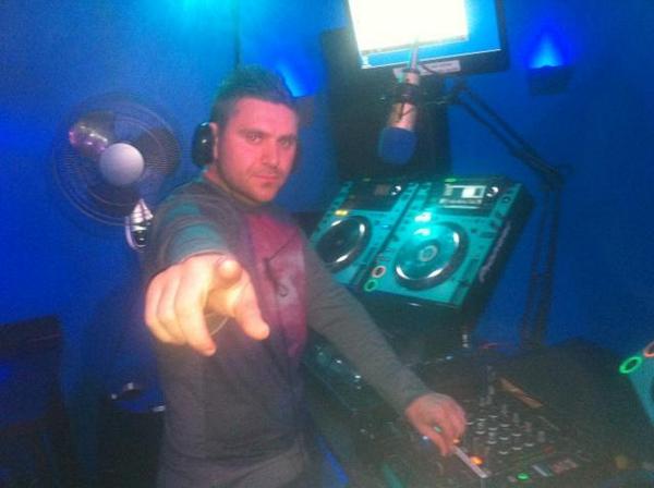 ItsBennyV's tweet photo. With @SnowLostEnemy &amp; @DJLockStock down at @RoughTempo for the @DanceConcept show #DrumnBass #Family http://t.co/ZKTGWsQ7N2