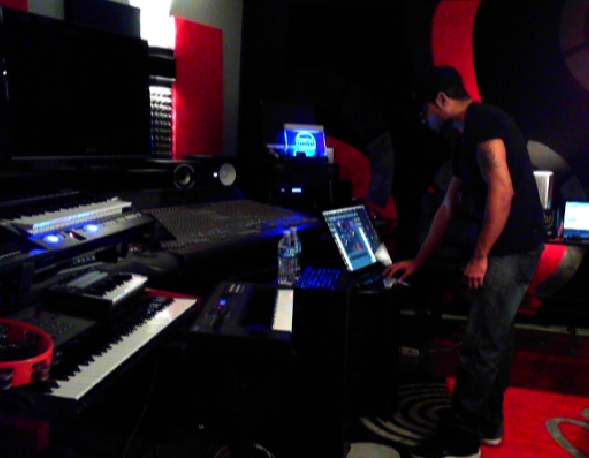 MajorKeyz's tweet photo. Looking 10 Talented and Motivated singers or rappers to break in my studio room C (production) http://t.co/Y6sACzh6Au http://t.co/qgtVbKdMaM