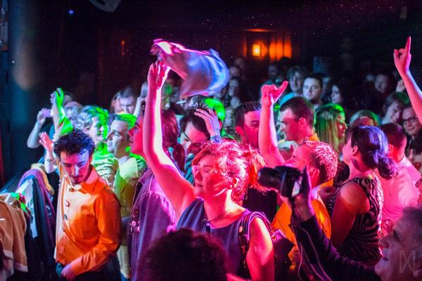 DavidJBlair's tweet image. Is that the bra about to be flung?! @vinnymchugh #YellowMovement @colonel5mustard #ConcertForChange #WHATanight ✌💛👊