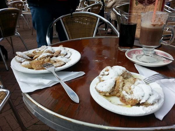 IngridZon's tweet photo. Vandaag een dagje #Groningen met de NS. Lekker poffertjes gegeten vlakbij de Martini Toren! http://t.co/PDPKqFCidt