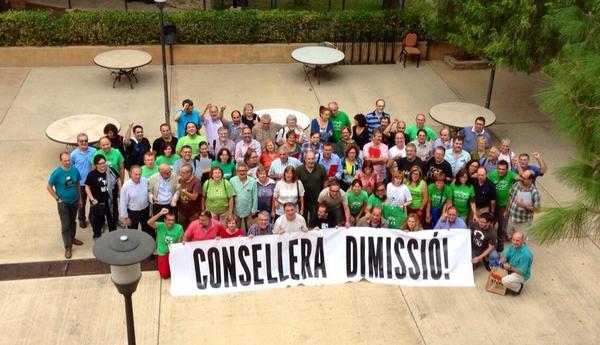IntersindicalV's tweet photo. Ho tenim clar i ho volem tot #ConselleraDimissió @STEPV_Iv #EstSTEPV14 http://t.co/ufvCsJkhqO