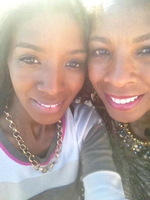 LisaLSumner's tweet photo. Mom and I put on our vision boards a year ago to see @Oprah and our dream came true. Thanks Oprah #LifeYouWantNJ http://t.co/kmUK9oIhCV