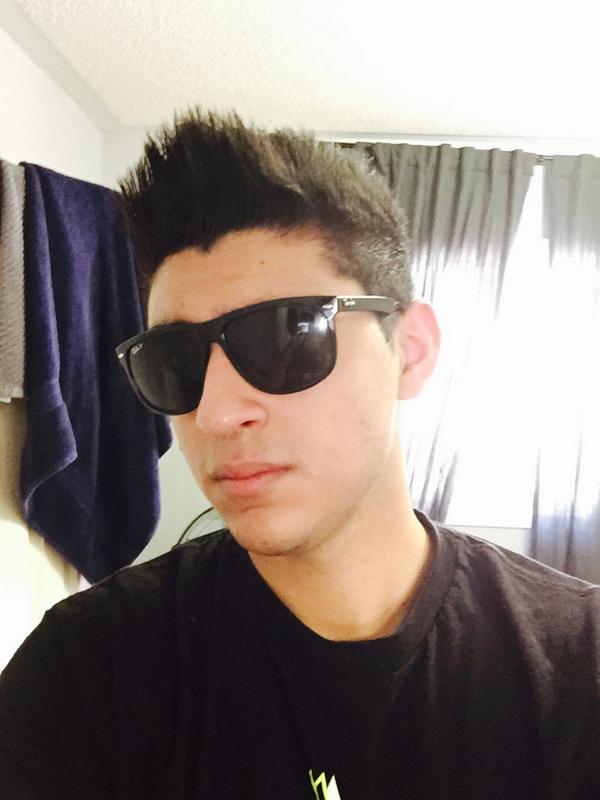 FaZe_Rain's tweet image. I can still rock shades.