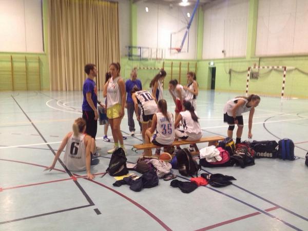 TODOBASKET_ARAG's tweet photo. @BasketLupus 73-80 @TODOBASKET_ARAG. Seguimos preparando la temporada! #GoTBA http://t.co/wdc6qrsuCI