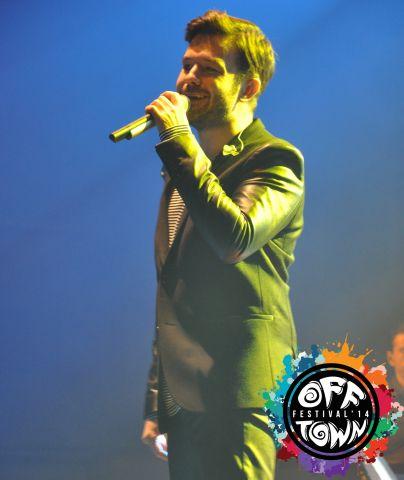 OfftownFestival's tweet photo. YALIN #GreatHall da, hepimizin keyfi tıkırında. #offtown2014 http://t.co/R5OgK09nwW